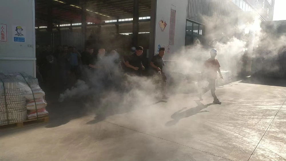 Segurtasunerako prestakuntza eta ihes-zulaketak egitea, produkzioaren segurtasun-lerroa gotortzeko